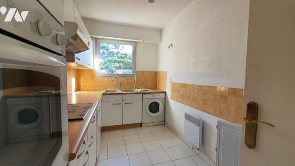 MENTON TROIS PIÉCES DERNIER ÉTAGE AVEC GARAGE.