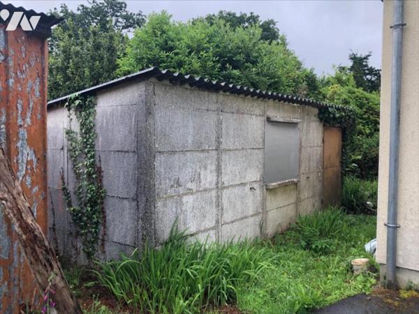 A VENDRE HUELGOAT EN CAMPAGNE MAISON DE PLAIN PIED AVEC GRAND TERRAIN