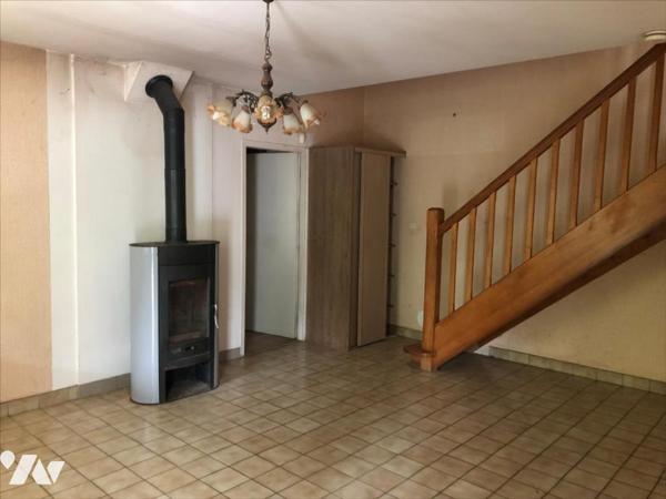 A VENDRE HUELGOAT EN CAMPAGNE MAISON DE PLAIN PIED AVEC GRAND TERRAIN