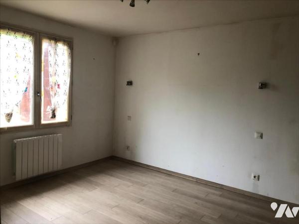 A VENDRE HUELGOAT EN CAMPAGNE MAISON DE PLAIN PIED AVEC GRAND TERRAIN