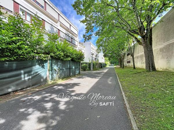 TOUT A PIED ! Spacieux T4 lumineux avec terrasse