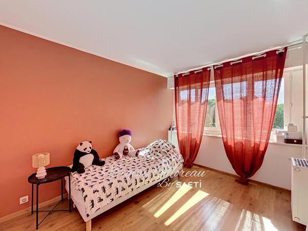 TOUT A PIED ! Spacieux T4 lumineux avec terrasse