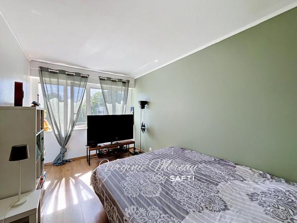 TOUT A PIED ! Spacieux T4 lumineux avec terrasse