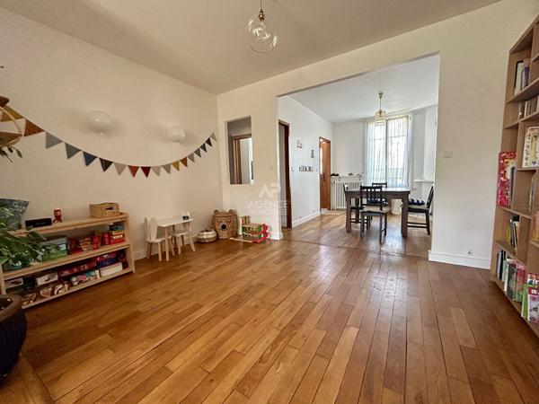 Maison Poissy 6 pièce(s) 650 000 € **  - Référence  9222
