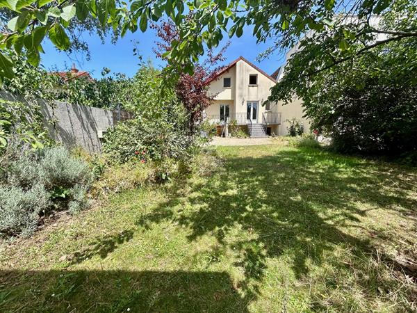 Maison Poissy 6 pièce(s) 650 000 € **  - Référence  9222