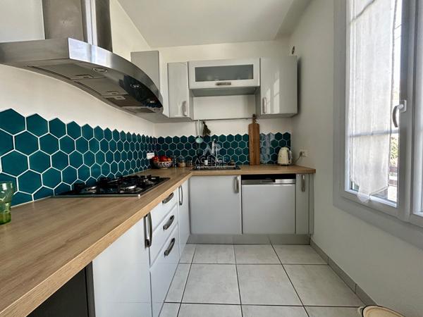 Maison Poissy 6 pièce(s) 650 000 € **  - Référence  9222