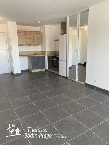 SAINT BREVIN LES PINS - COMMERCES ET PLAGES A PIEDS,  
Saint brevin les pins 44250