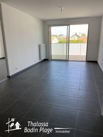 SAINT BREVIN LES PINS - COMMERCES ET PLAGES A PIEDS,  
Saint brevin les pins 44250