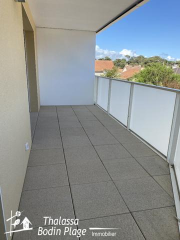 SAINT BREVIN LES PINS - COMMERCES ET PLAGES A PIEDS,  
Saint brevin les pins 44250