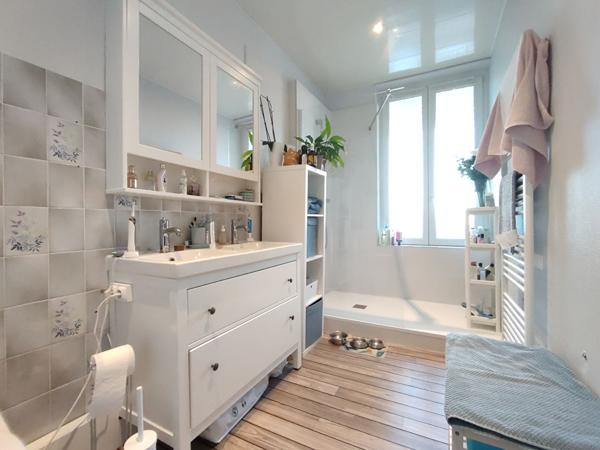 Maison - 9 pièces - 292 m²