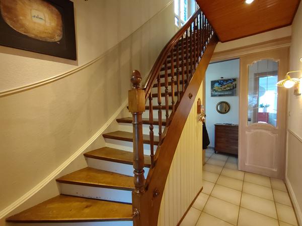 Maison - 9 pièces - 292 m²