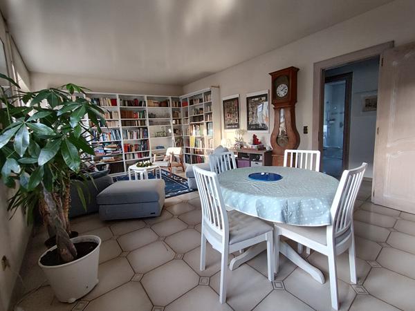 Maison - 9 pièces - 292 m²