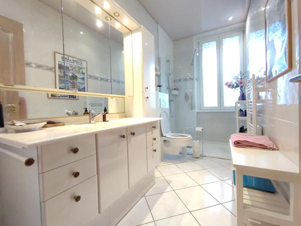 Maison - 9 pièces - 292 m²