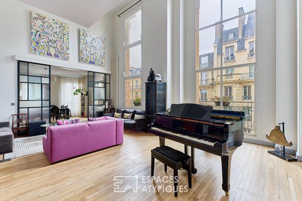 Duplex esprit loft avec séjour cathédrale et studio indépendant – Auteuil Sud