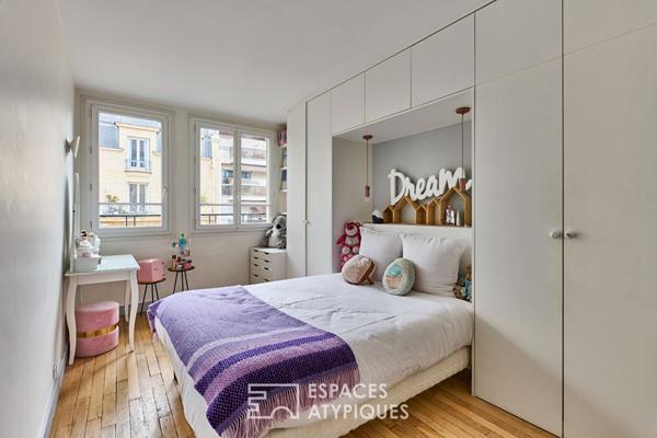 Duplex esprit loft avec séjour cathédrale et studio indépendant – Auteuil Sud