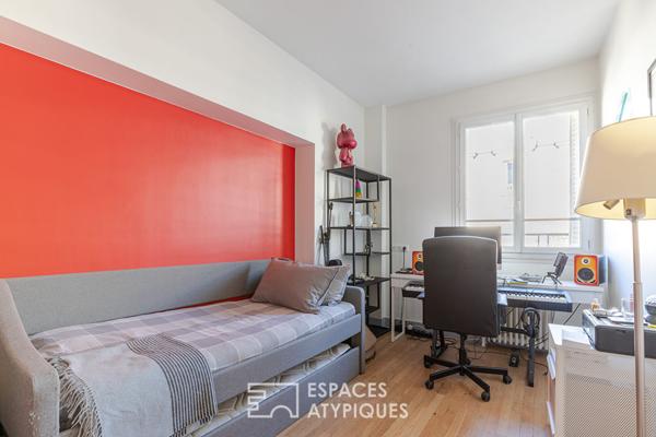 Duplex esprit loft avec séjour cathédrale et studio indépendant – Auteuil Sud