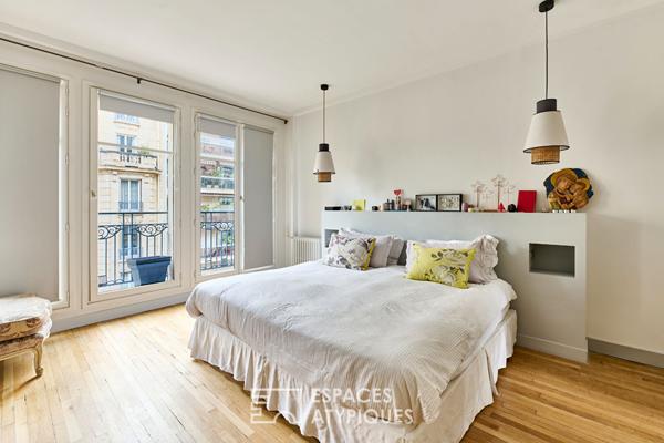 Duplex esprit loft avec séjour cathédrale et studio indépendant – Auteuil Sud