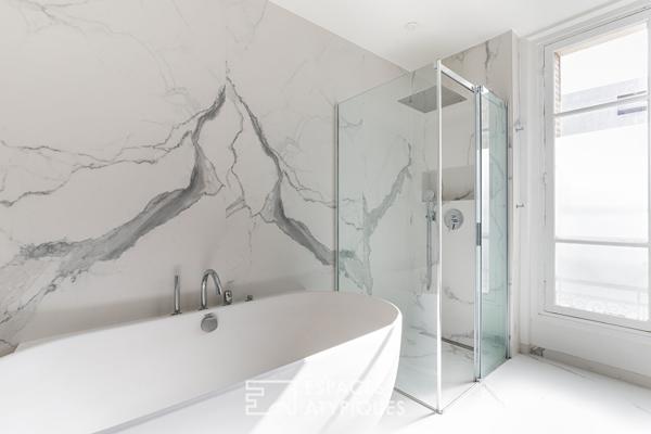 Duplex esprit loft avec séjour cathédrale et studio indépendant – Auteuil Sud