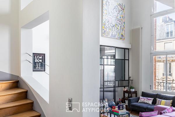 Duplex esprit loft avec séjour cathédrale et studio indépendant – Auteuil Sud