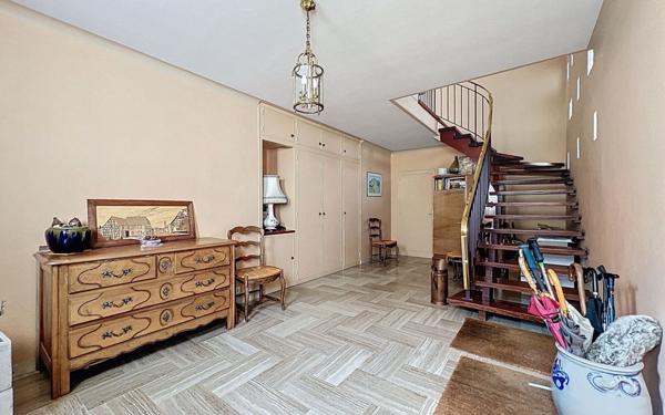 Maison à vendre    6 pièces •  Bourg-lès-Valence