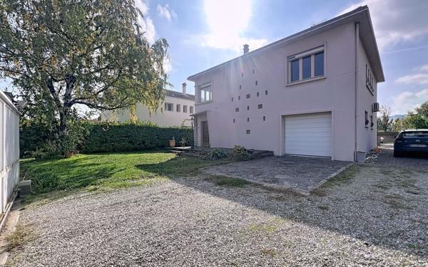 Maison à vendre    6 pièces •  Bourg-lès-Valence