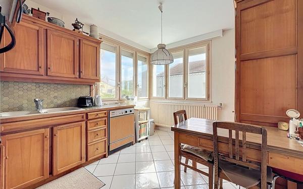 Maison à vendre    6 pièces •  Bourg-lès-Valence