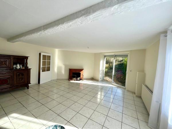 SAINTE HERMINE 85210 PROCHE DES GRANDS AXES FERMETTE RENOVEE 6 CHAMBRES AVEC ANNEXES GARAGE ET JARDIN