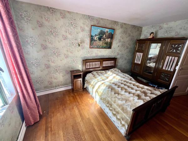 SAINTE HERMINE 85210 PROCHE DES GRANDS AXES FERMETTE RENOVEE 6 CHAMBRES AVEC ANNEXES GARAGE ET JARDIN