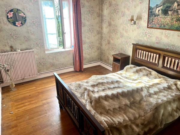 SAINTE HERMINE 85210 PROCHE DES GRANDS AXES FERMETTE RENOVEE 6 CHAMBRES AVEC ANNEXES GARAGE ET JARDIN