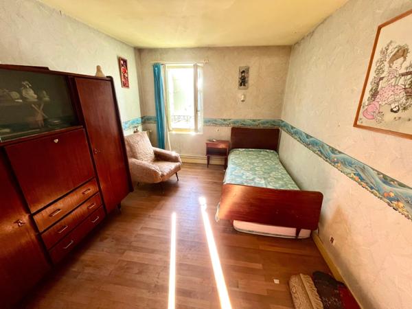 SAINTE HERMINE 85210 PROCHE DES GRANDS AXES FERMETTE RENOVEE 6 CHAMBRES AVEC ANNEXES GARAGE ET JARDIN