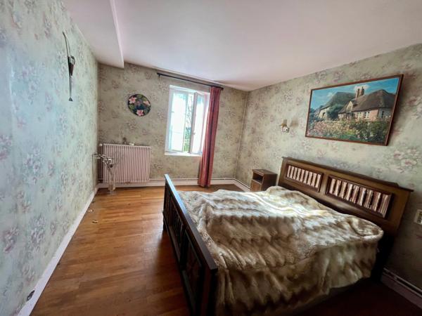 SAINTE HERMINE 85210 PROCHE DES GRANDS AXES FERMETTE RENOVEE 6 CHAMBRES AVEC ANNEXES GARAGE ET JARDIN