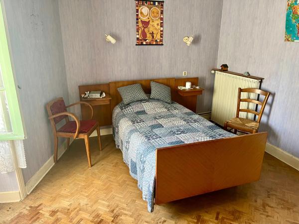 SAINTE HERMINE 85210 PROCHE DES GRANDS AXES FERMETTE RENOVEE 6 CHAMBRES AVEC ANNEXES GARAGE ET JARDIN