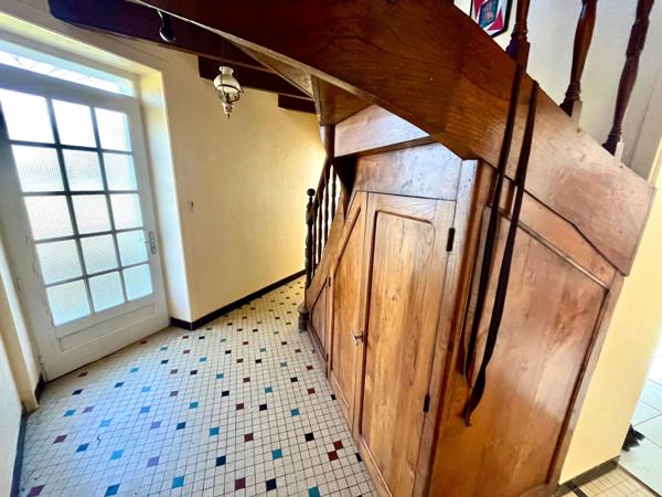 SAINTE HERMINE 85210 PROCHE DES GRANDS AXES FERMETTE RENOVEE 6 CHAMBRES AVEC ANNEXES GARAGE ET JARDIN