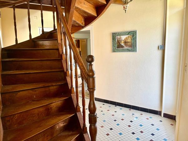 SAINTE HERMINE 85210 PROCHE DES GRANDS AXES FERMETTE RENOVEE 6 CHAMBRES AVEC ANNEXES GARAGE ET JARDIN