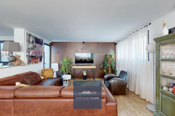 MAISON FAMILIALE AVEC TERRASSES ET JACUZZI