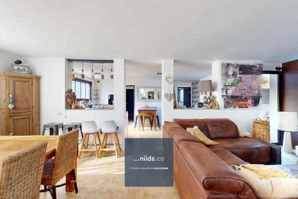 MAISON FAMILIALE AVEC TERRASSES ET JACUZZI