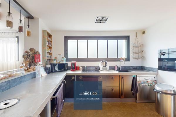 MAISON FAMILIALE AVEC TERRASSES ET JACUZZI