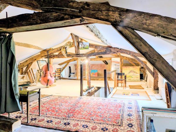 Ferme de caractère avec dépendances et beau potentiel