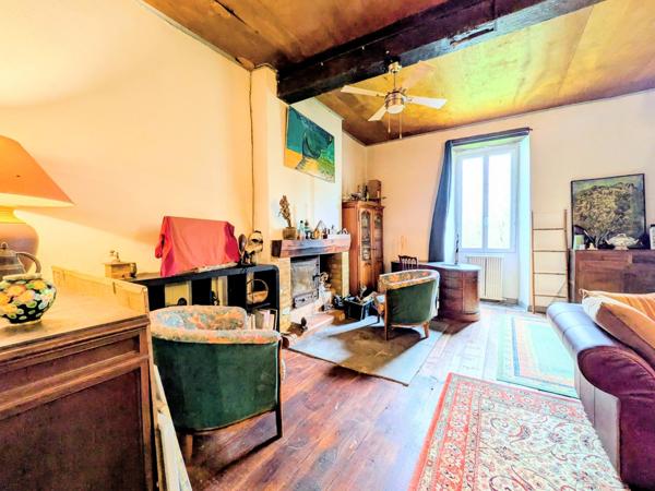 Ferme de caractère avec dépendances et beau potentiel