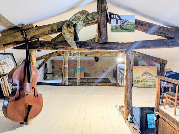 Ferme de caractère avec dépendances et beau potentiel