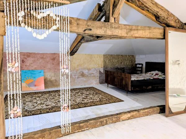 Ferme de caractère avec dépendances et beau potentiel