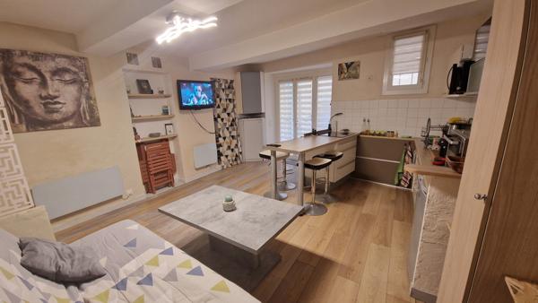 Lorgues (83510) Dans le village, studio entièrement rénové