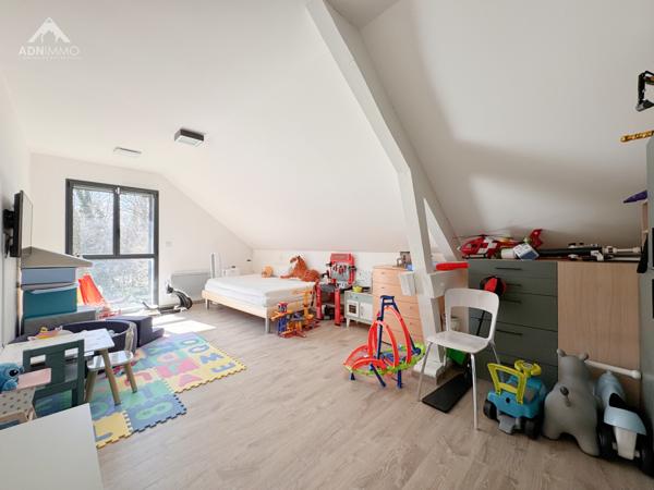 Saint-Genis-Pouilly (01630) Maison 6 Pièces 216 m2