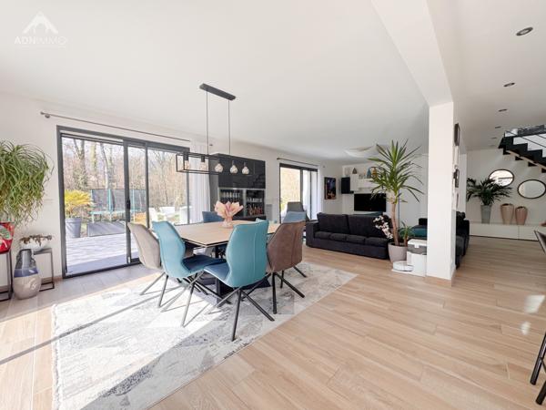 Saint-Genis-Pouilly (01630) Maison 6 Pièces 216 m2