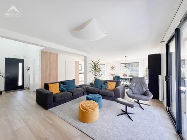 Saint-Genis-Pouilly (01630) Maison 6 Pièces 216 m2