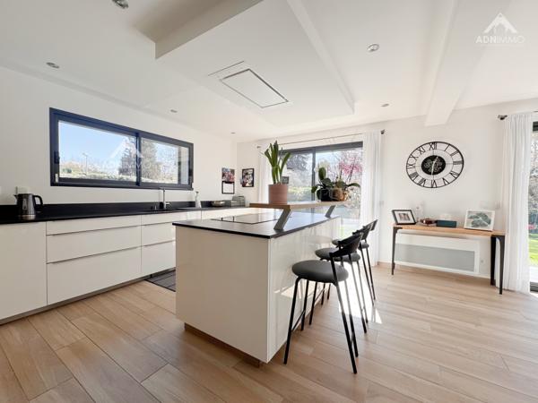 Saint-Genis-Pouilly (01630) Maison 6 Pièces 216 m2