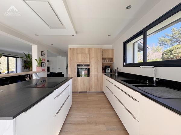 Saint-Genis-Pouilly (01630) Maison 6 Pièces 216 m2