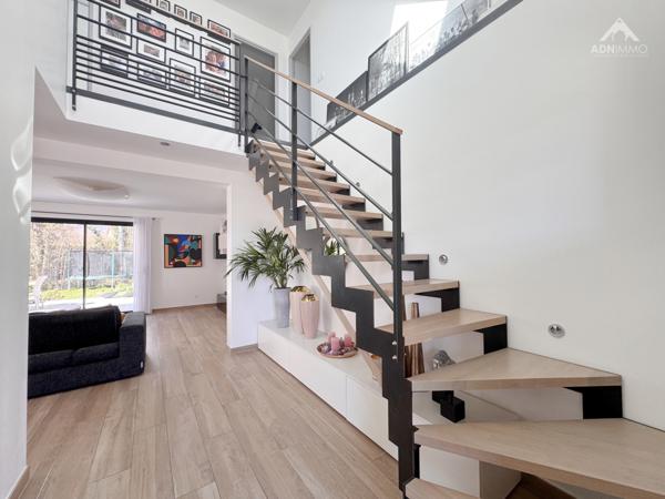 Saint-Genis-Pouilly (01630) Maison 6 Pièces 216 m2