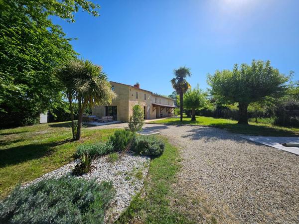 Maison de charme en pierre entièrement rénovée avec piscine