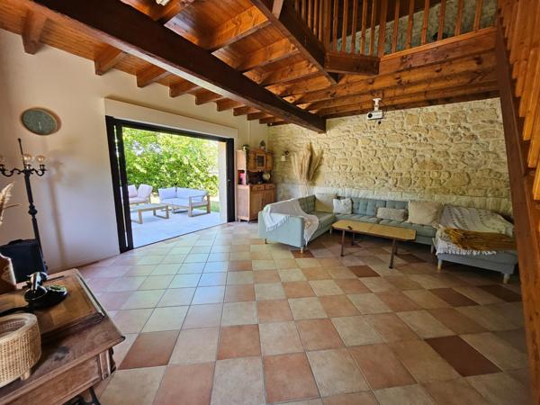 Maison de charme en pierre entièrement rénovée avec piscine